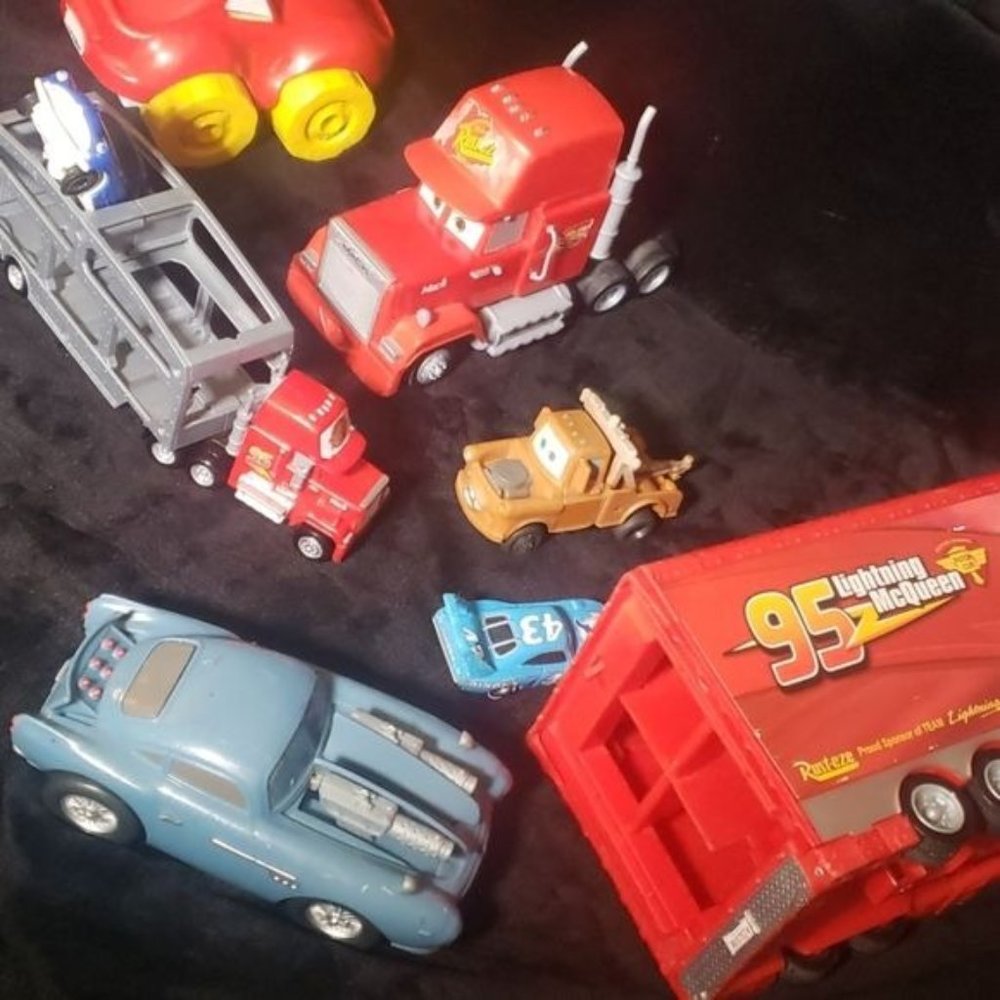 LARGE  Lighnting McQueen Lot of Toy Vehicles